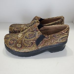 Klogs Natalie Womens Clogs Gold Paisely Pattern 9M